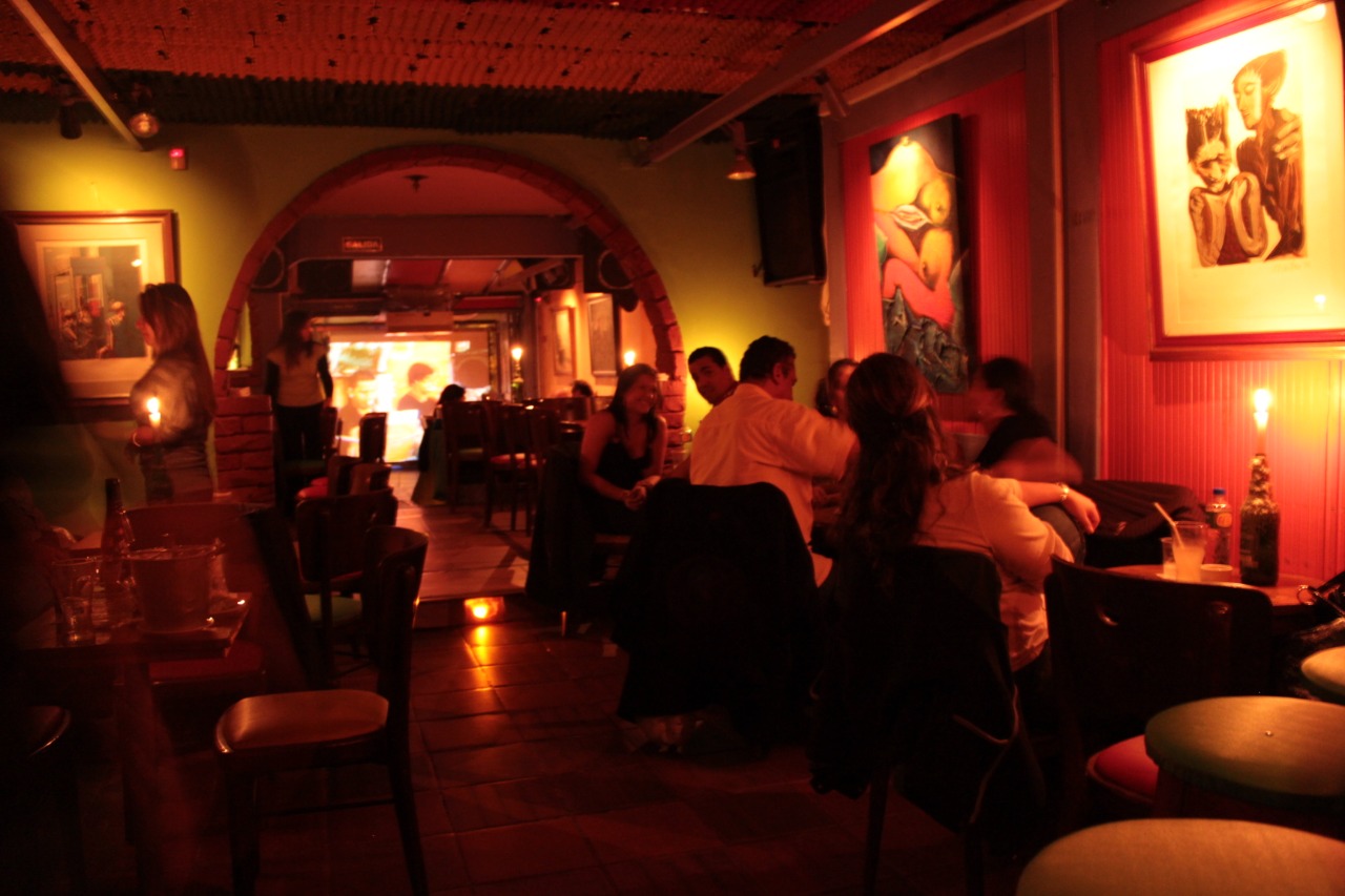 Los mejores bares de salsa en Bogotá: Galería Cafe Libro